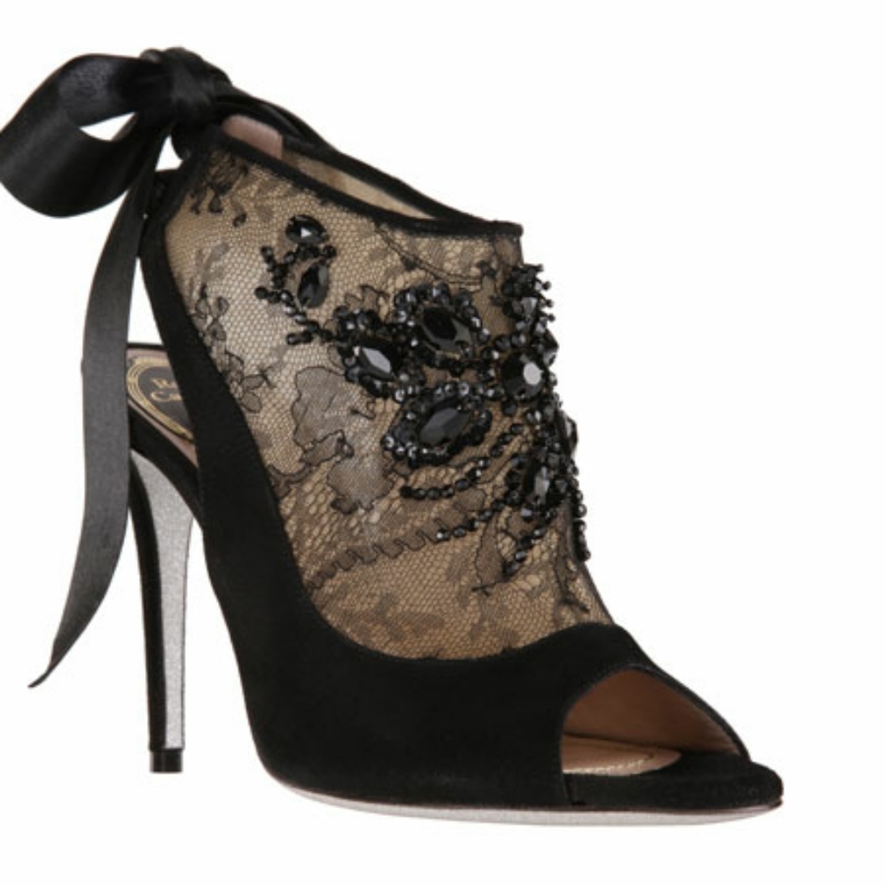 Rene Caovilla Pump in Lace, Embellished with black